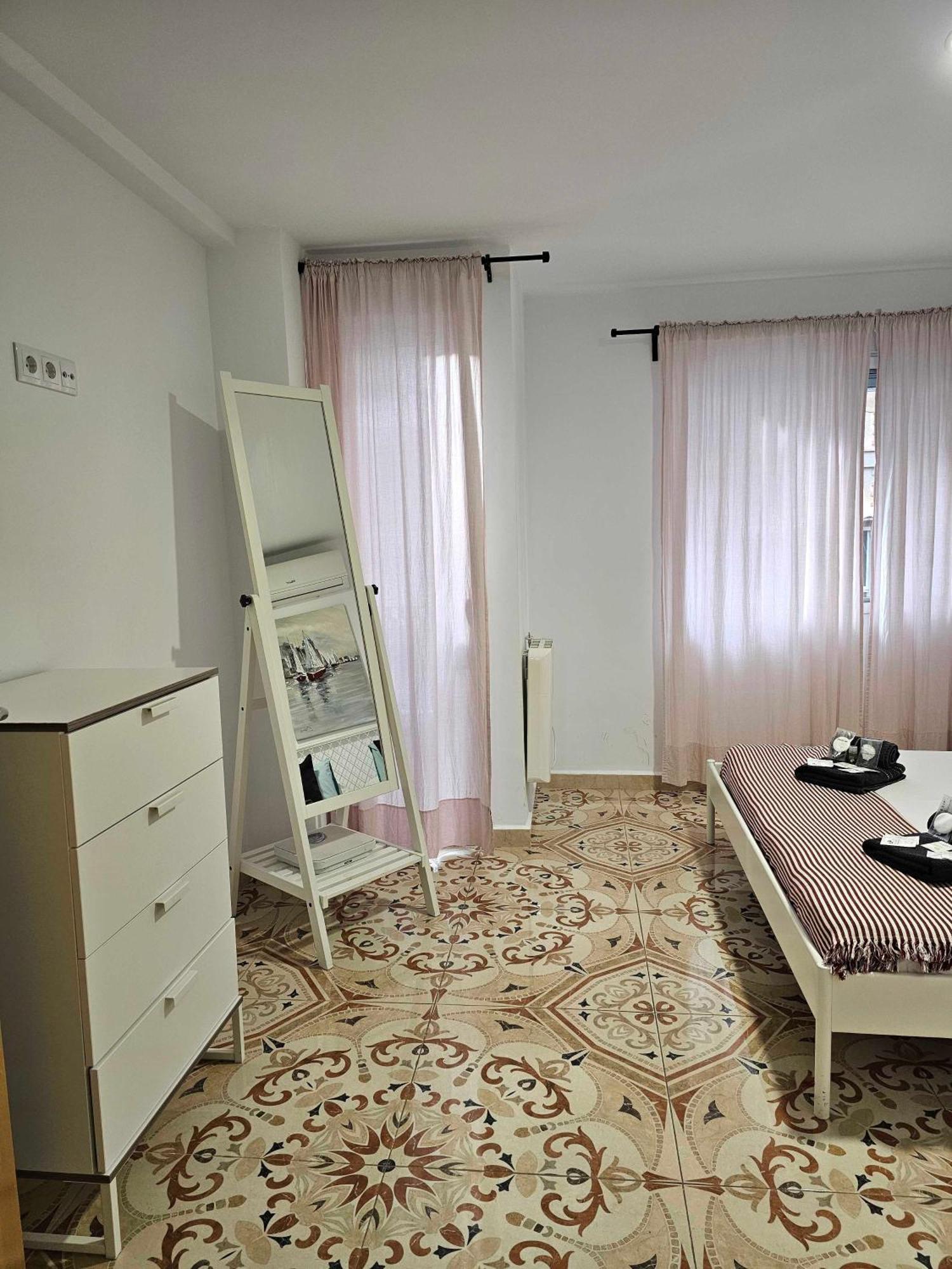Suncastle Apartamentos Alicante -With Sunny Rooftop Terrace And Barbecue Exteriör bild