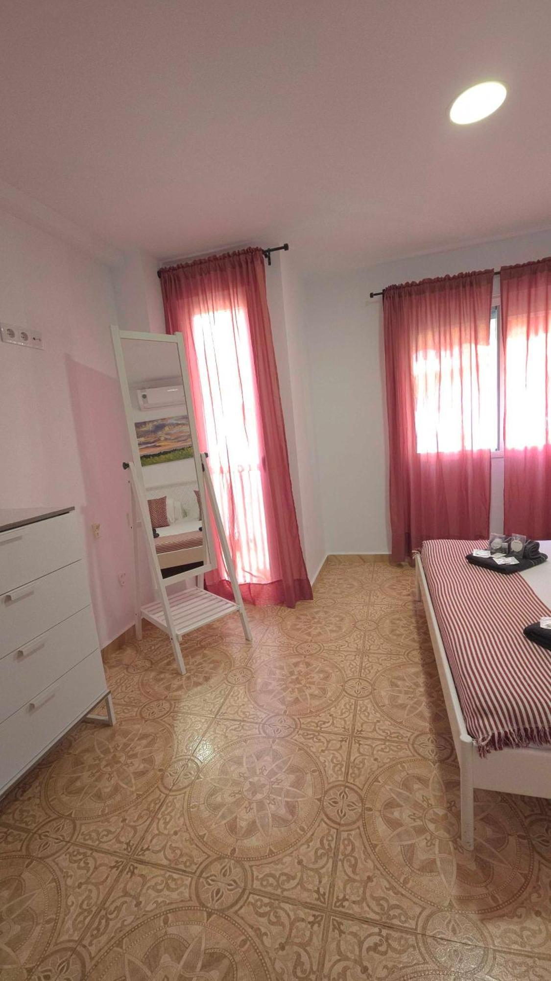 Suncastle Apartamentos Alicante -With Sunny Rooftop Terrace And Barbecue Exteriör bild